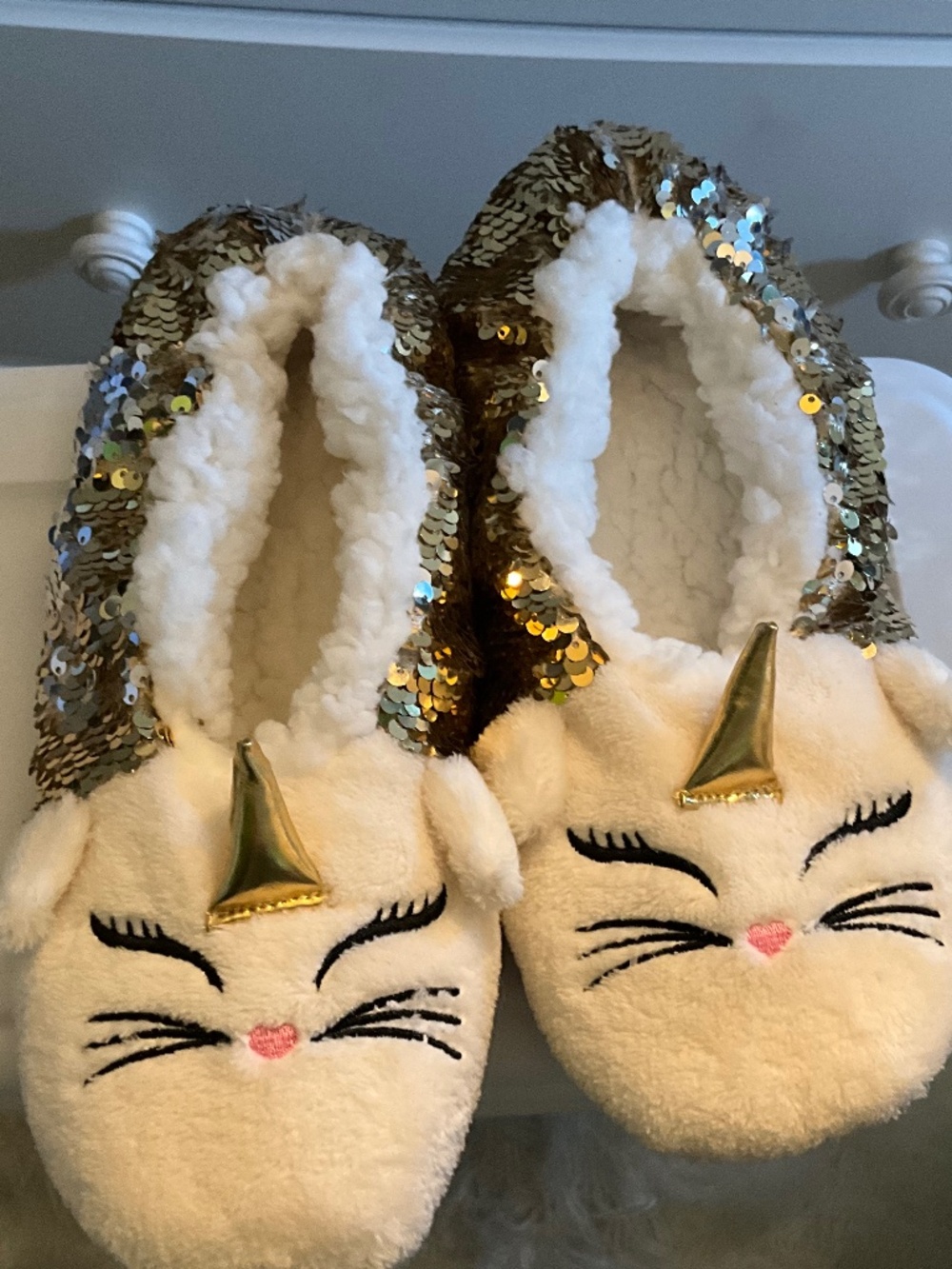 Size 9 Unicorn slippers, never worn